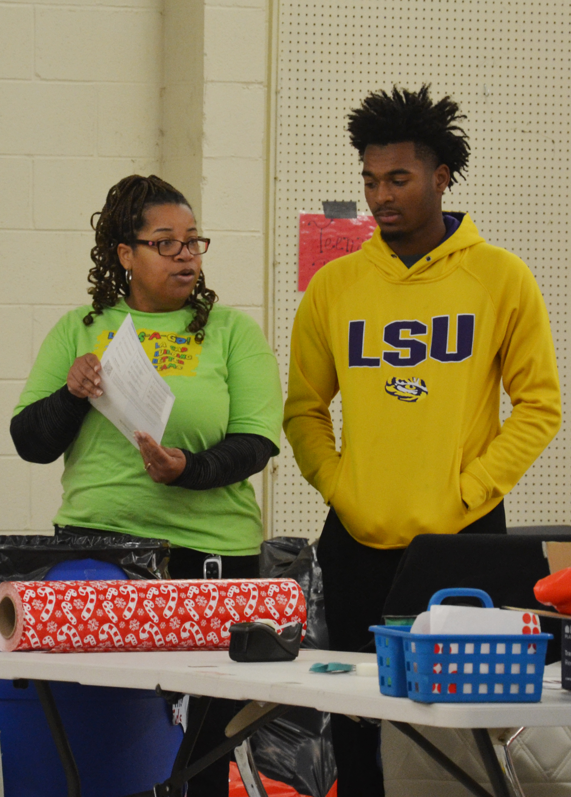 La Capitol Volunteer Program Invests Time in Community